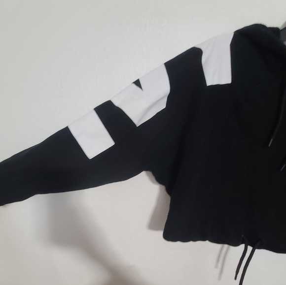 Ivy park cropped hoodie black and white - Picture 9 of 16